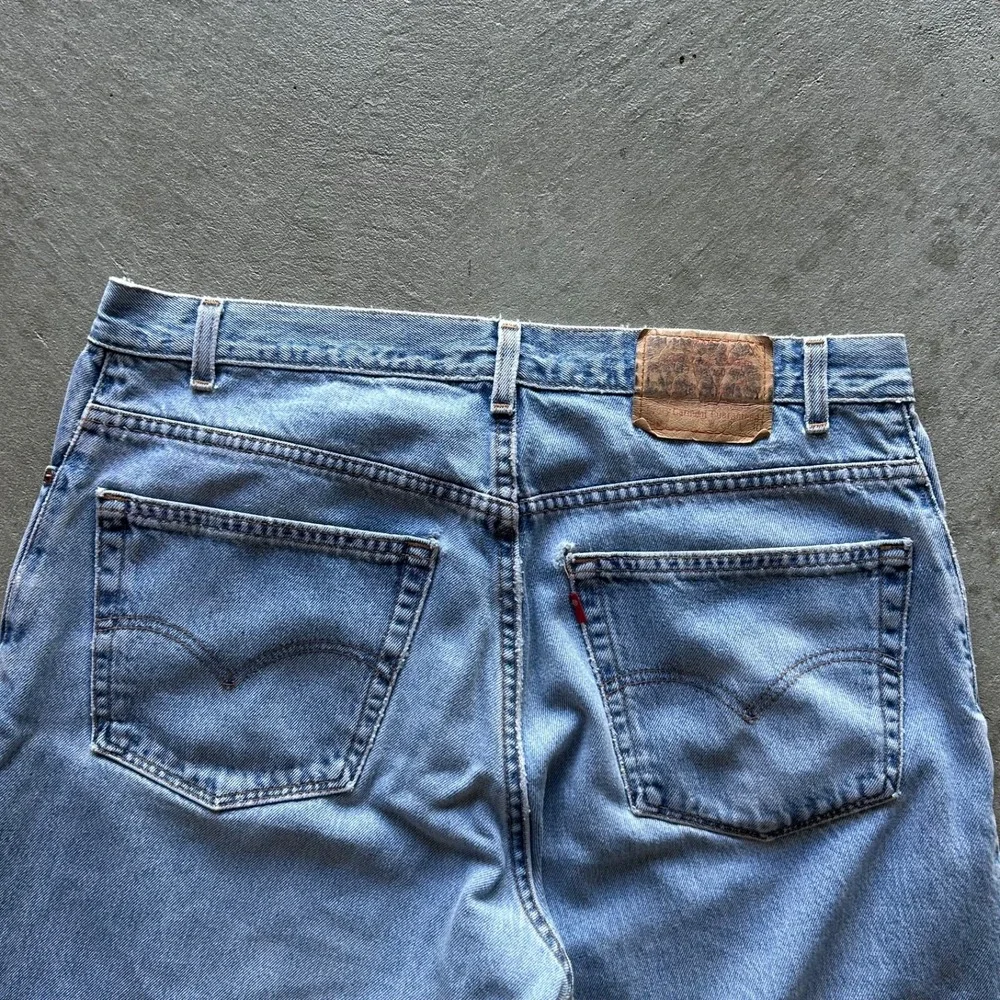 Vintage 90s Levis 560 Jeans Mens 38x30 Blue Light Denim Loose Fit Tapered USA